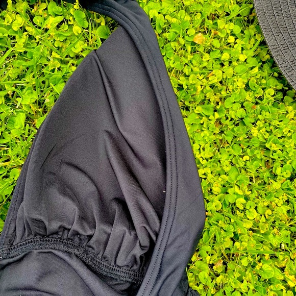 Kate Spade ♠️ Plunging Halter One Piece Swimsuit - Picture 10 of 12